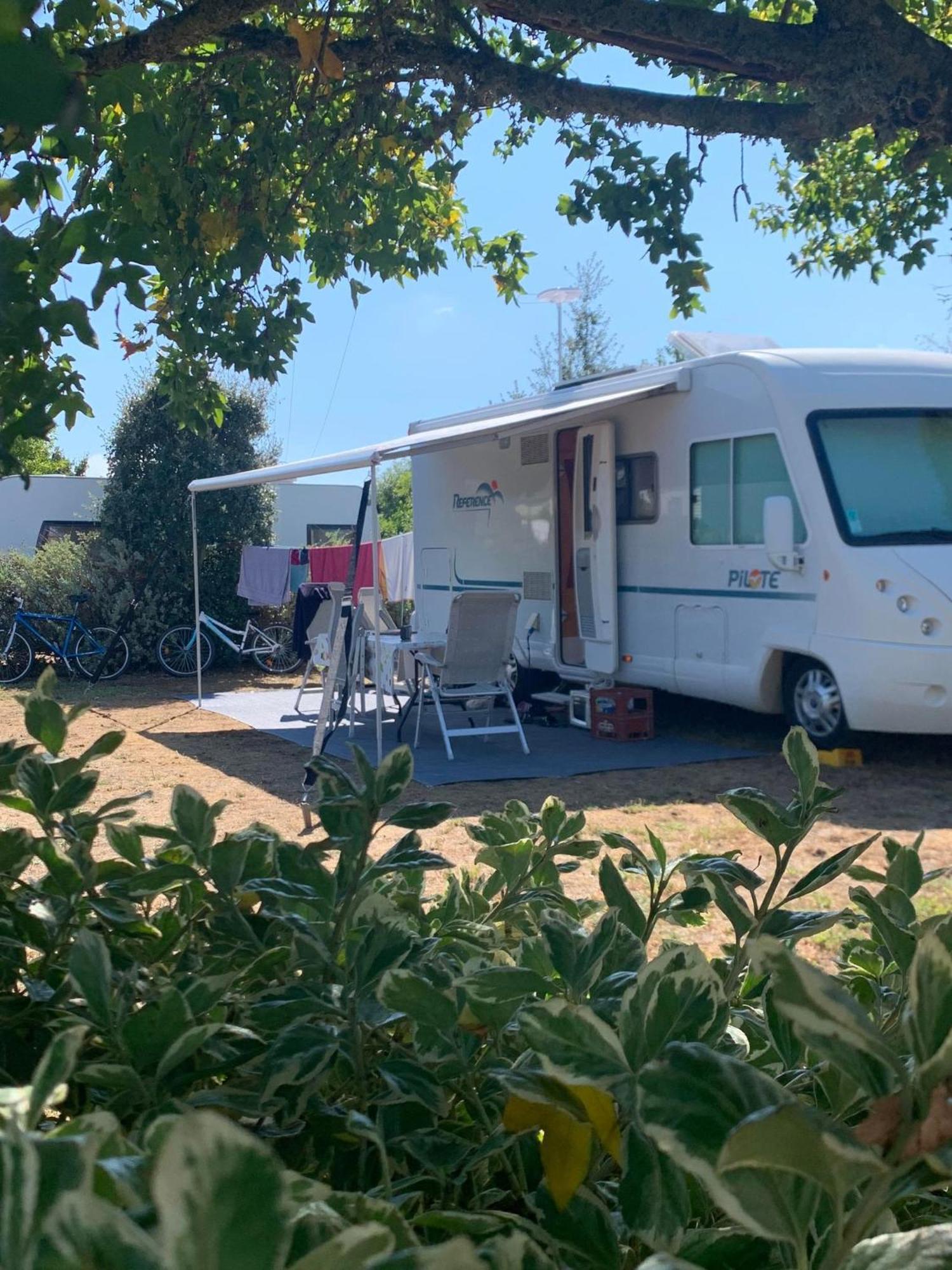 Camping Le Ragis Шалан Екстериор снимка